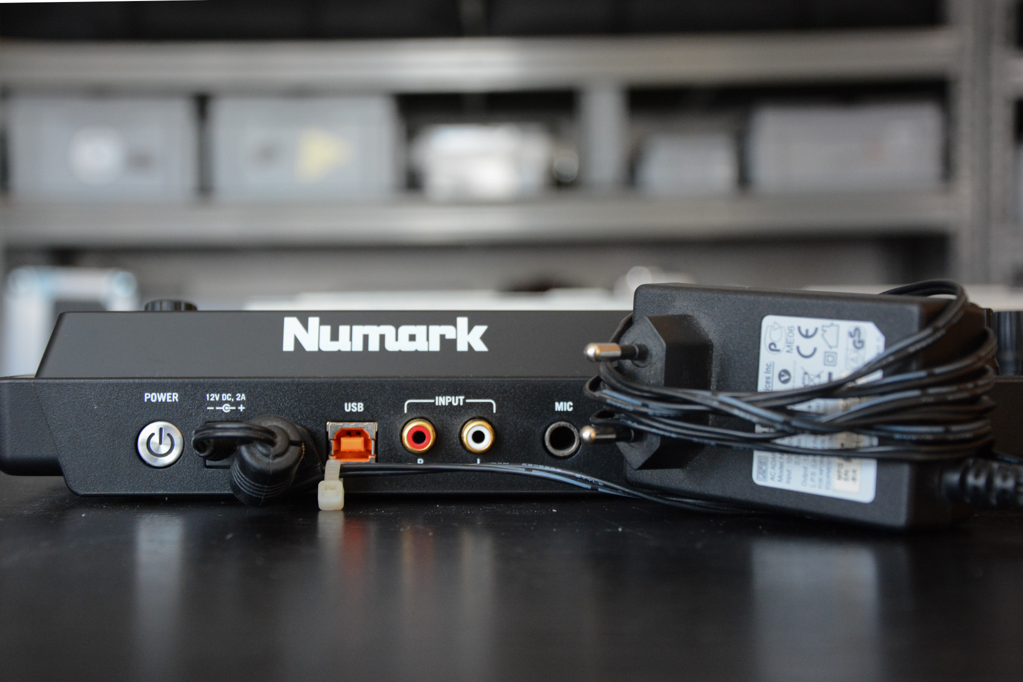 Contrôleur DJ Numark NV avec écrans intégrés – Image 3
